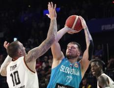 游泳季后赛上演强强对话，塞北霹雳队翻盘洞庭天虎队，战术调整见效；球迷期待下一战的简单介绍-九游会网址