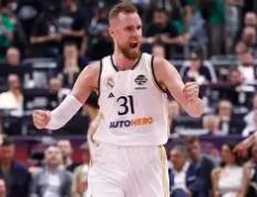 关于里程碑夜帕纳辛奈科斯复出首秀；世预赛转会期刷纪录；球迷炸锅；球探报告显示潜力的信息-九游官方活动